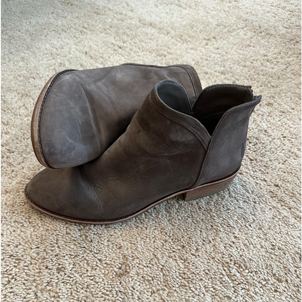 Gianni Bini leather booties- grey